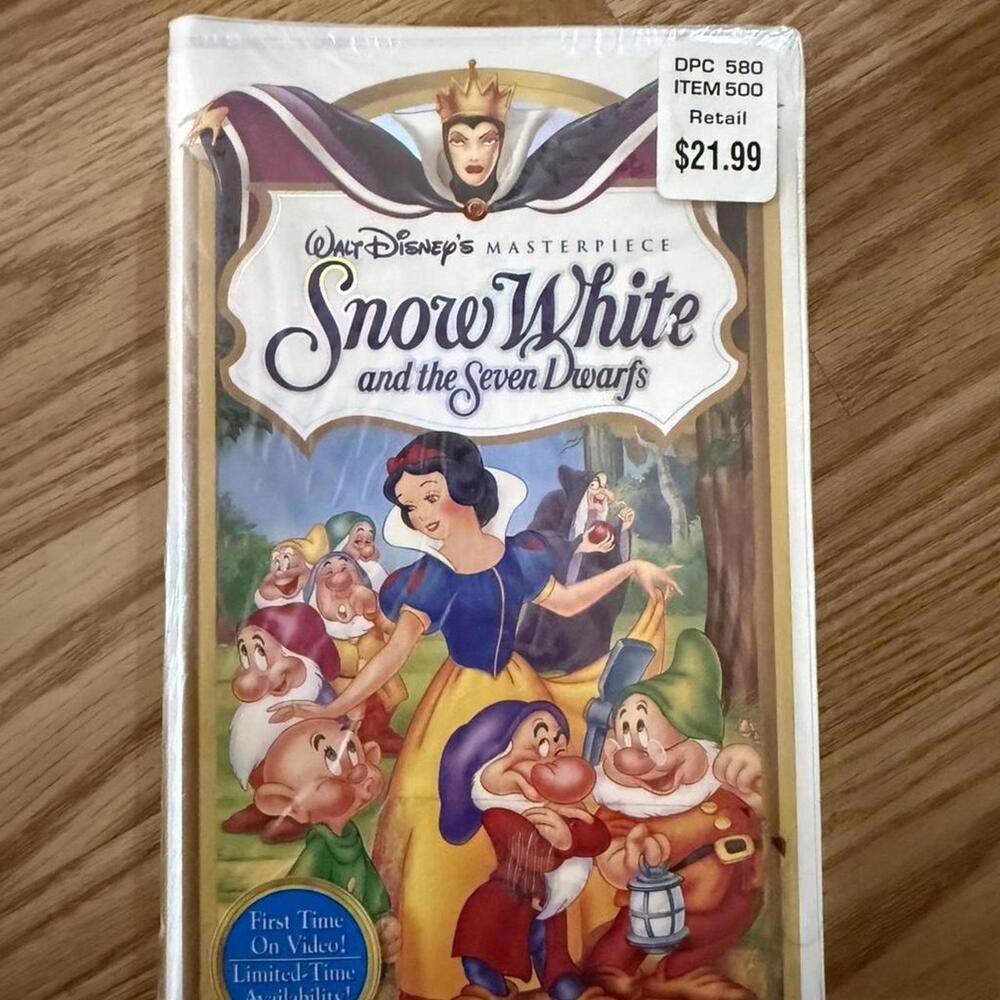 Vintage Walt Disney’s Snow‎ White and the Seven Dwarfs –